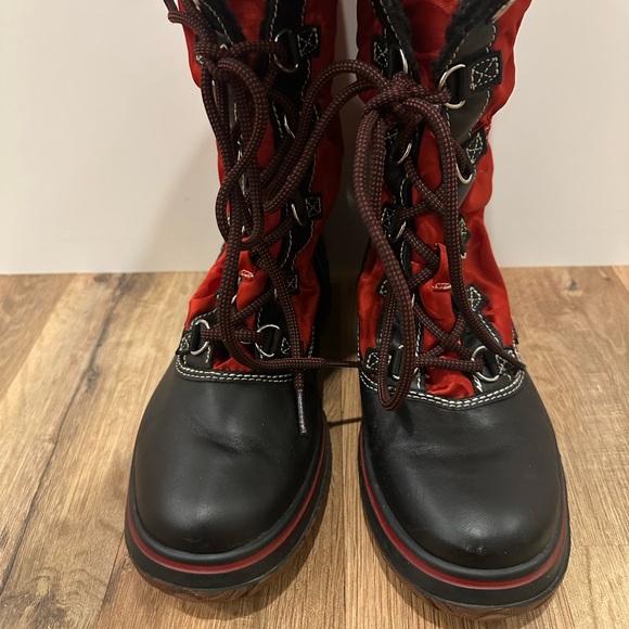 Like New - Coach Red and Black Lace Up Snow Boots - Picture 2 of 10